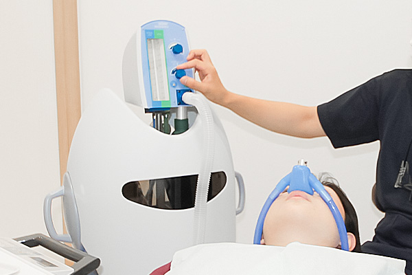 笑気麻酔を使っての施術